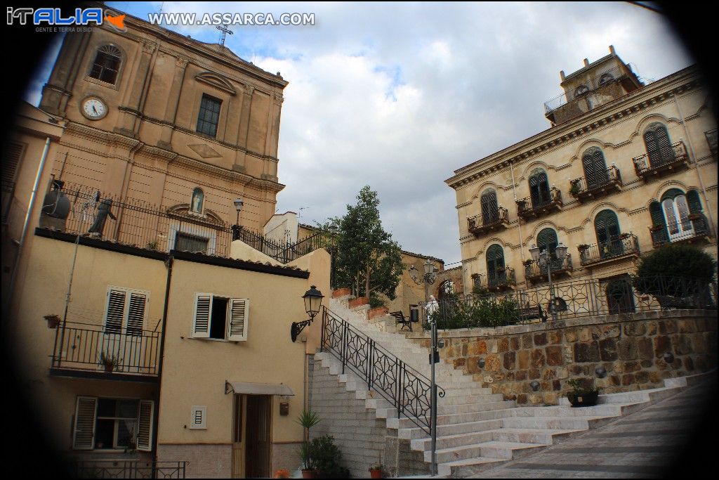 La Chiesa Madre e Palazzo Guccione