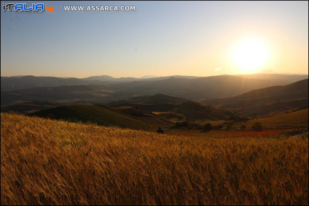 l`uomo la terra e il sole.