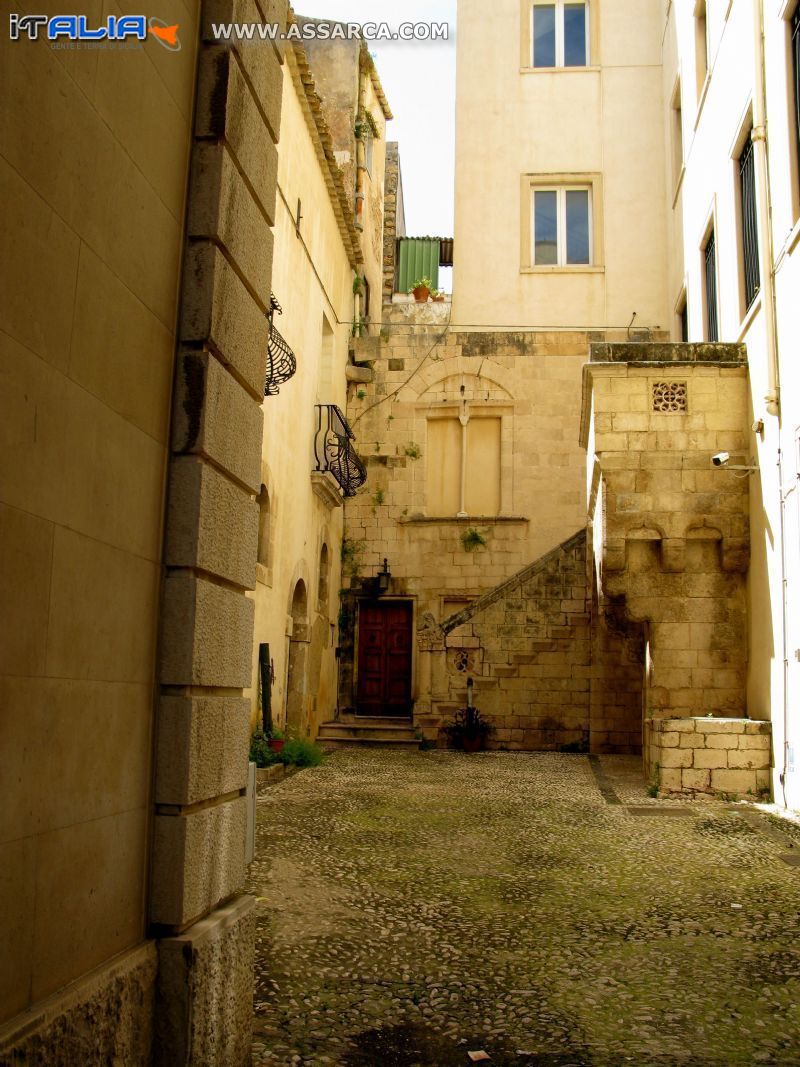 Cortile tra le vie di Ortigia