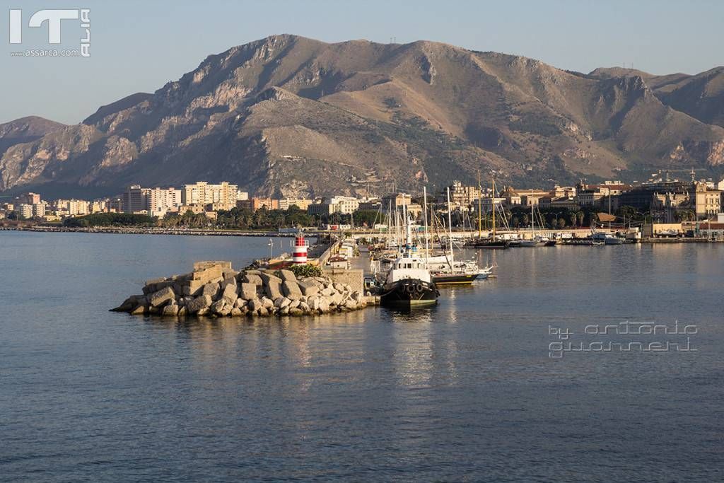 Foro Italico visto dal porto di Palermo