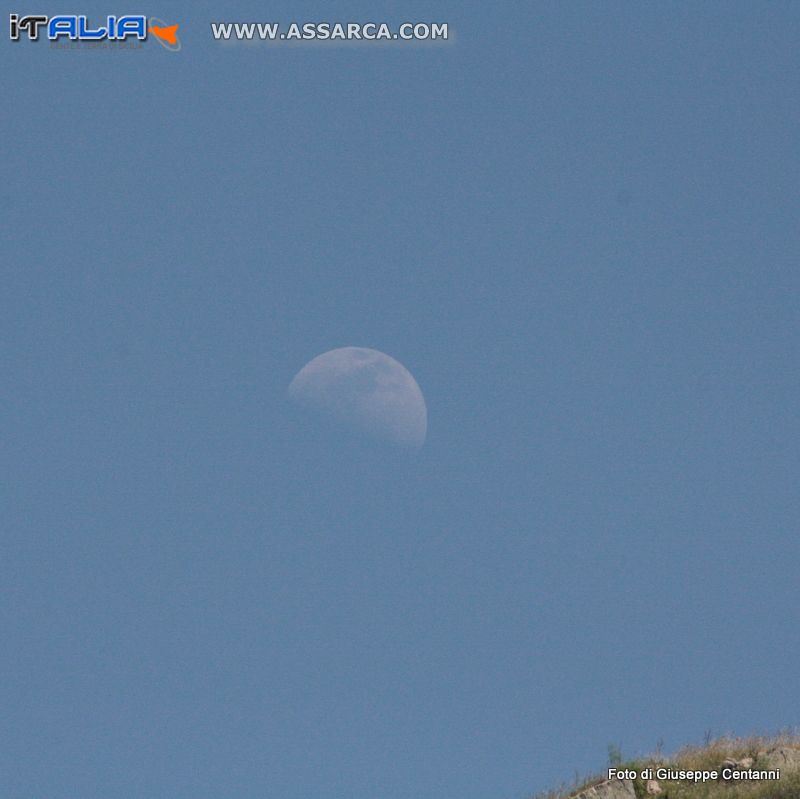 La luna di giorno