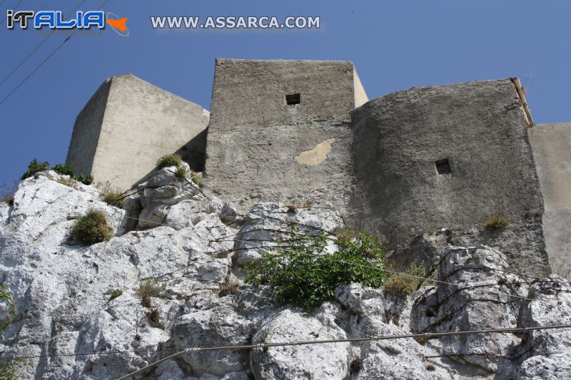 abitazioni sulla roccia