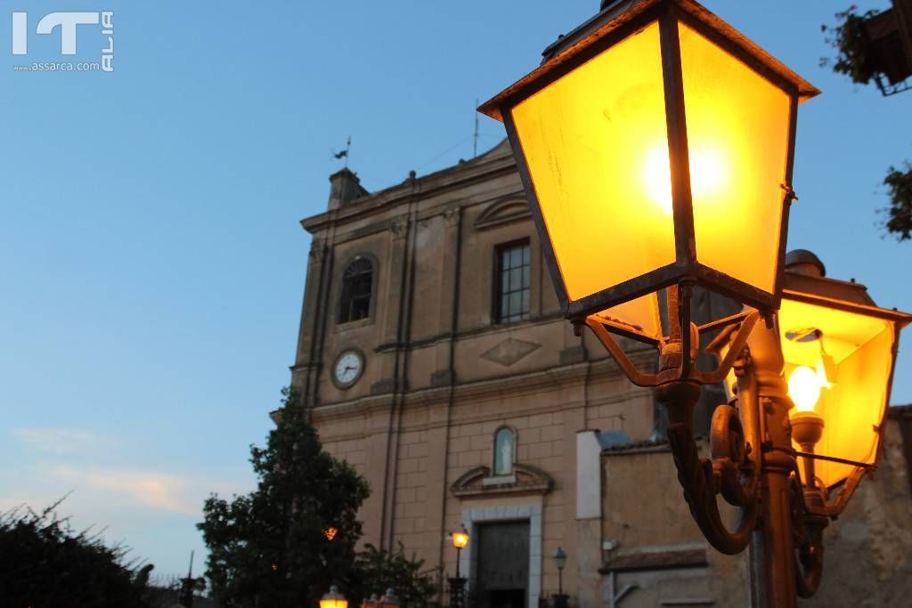 La chiesa madre da un punto di vista.