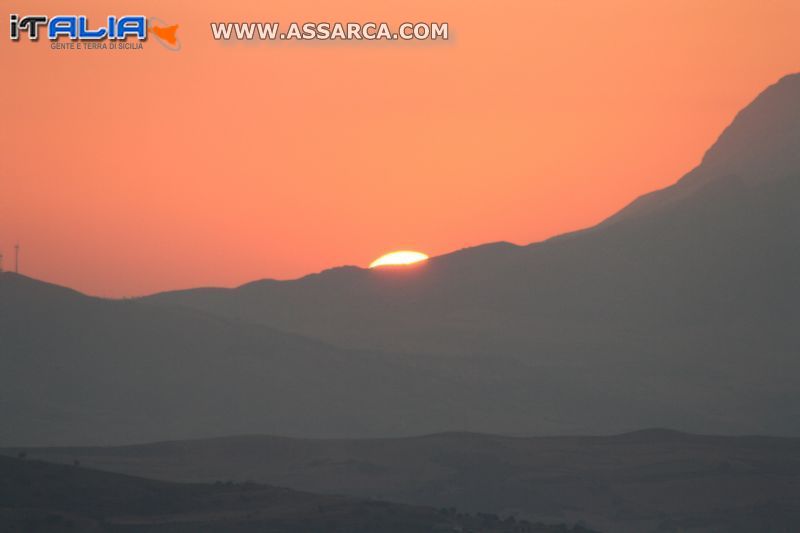 ultimo raggio di sole prima della notte