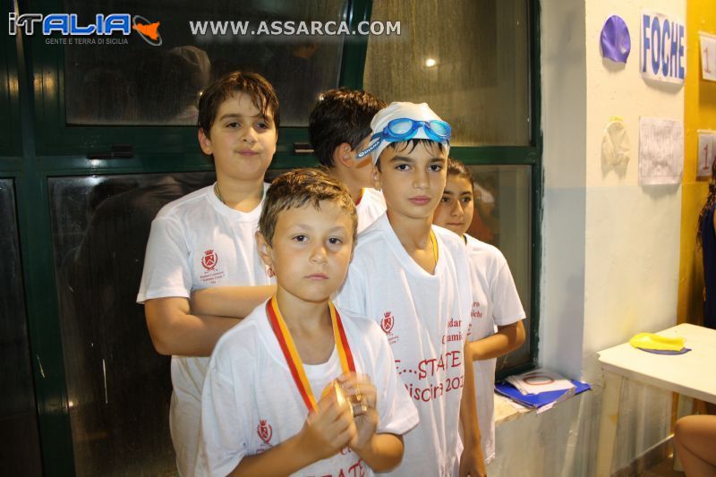 ragazzi al torneo in piscina