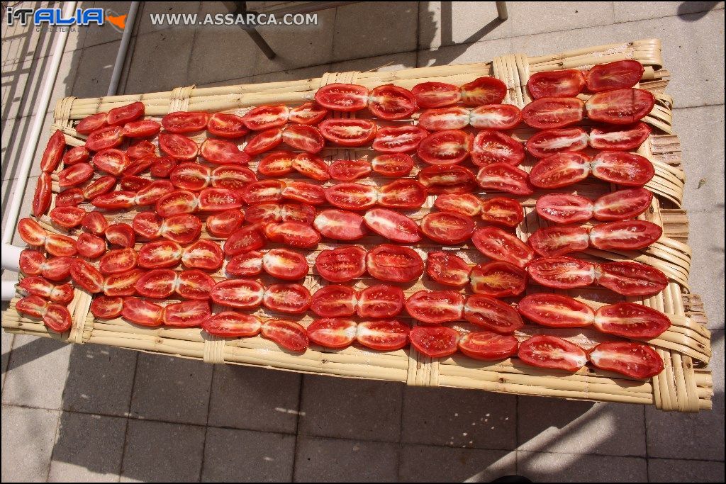 essiccazione pomodori " pumadoru sicchi "