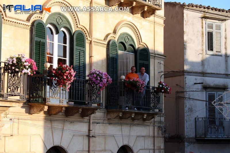 Aspettando l`arrivo della processione