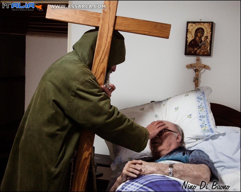 Biagio Conte con Padre Rosolino La Mendola...preghiera