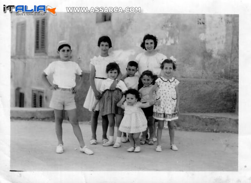 Zia Ida con i nipoti  anni sessanta
