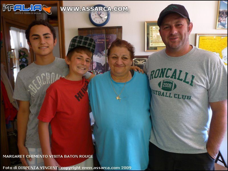 Margaret Chimento con i suoi nipoti Cameron, Connor ed il figlio Jim