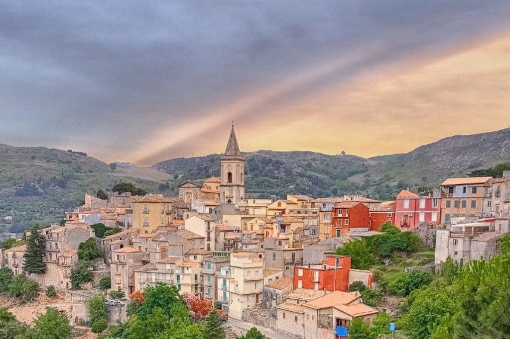 Foto panoramica di Novara di Sicilia
