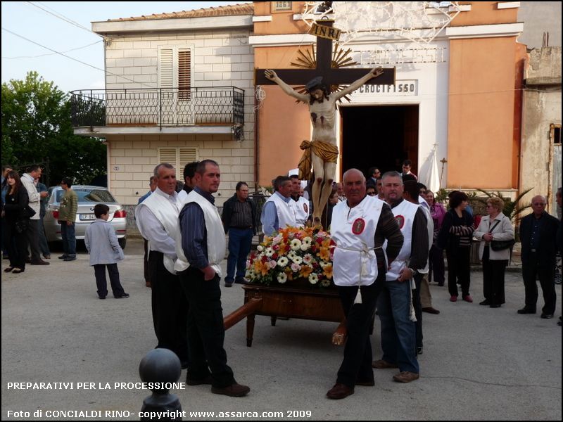 Preparativi per la processione