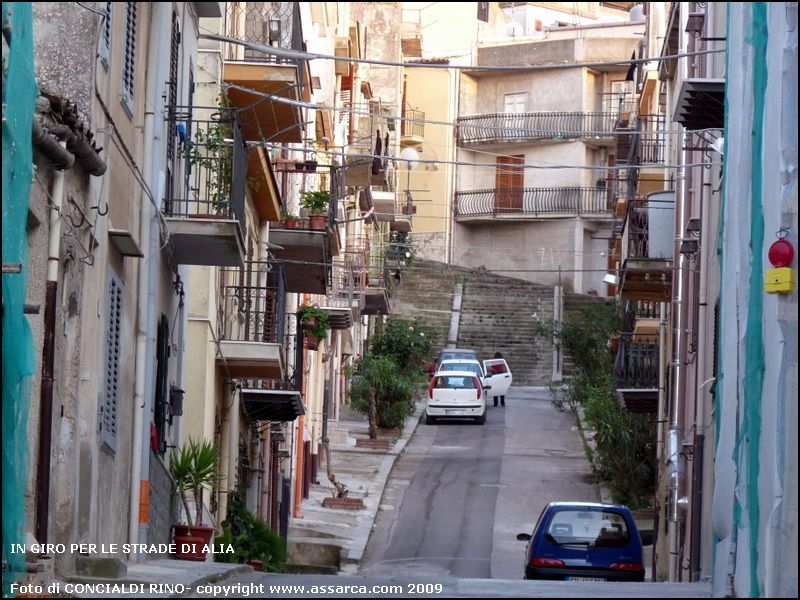 In giro per le strade di Alia