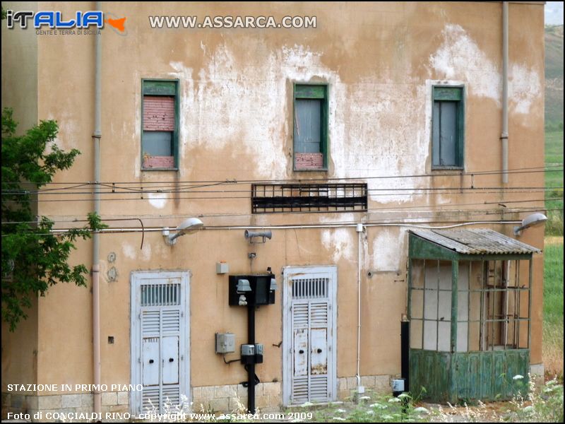 Stazione  di Marcatobianco in primo piano