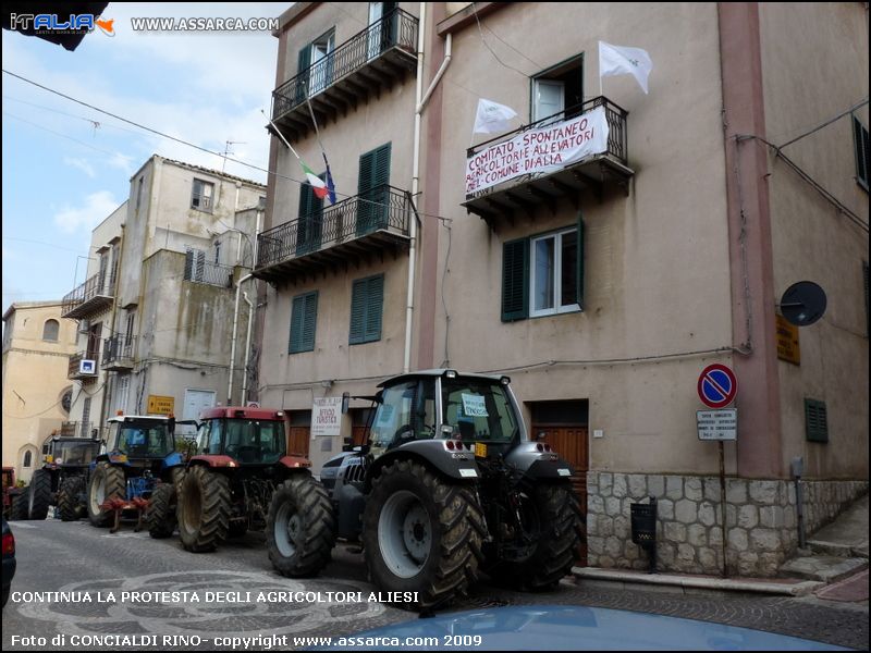 Continua la protesta degli agricoltori Aliesi