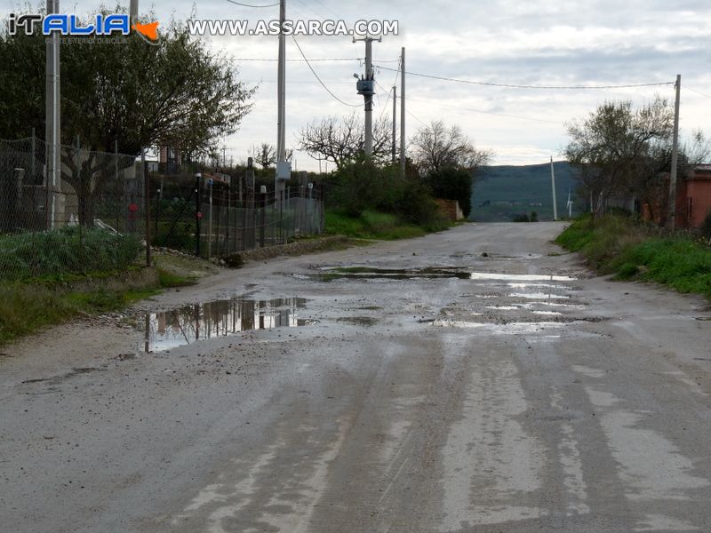 La strada che collega via Pernice con la provinciale