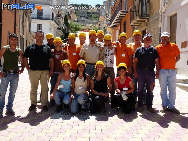 Gli addetti al cantiere, uomini e donne