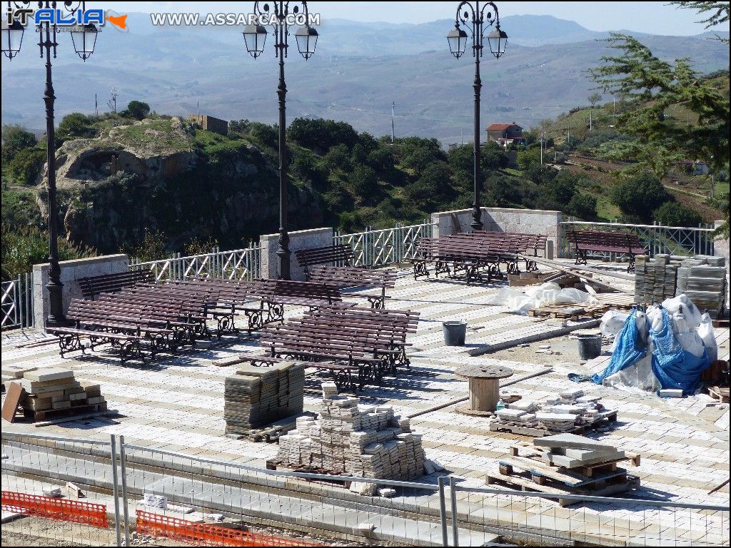 Belvedere di Via Palermo - Sono arrivate le panchine.