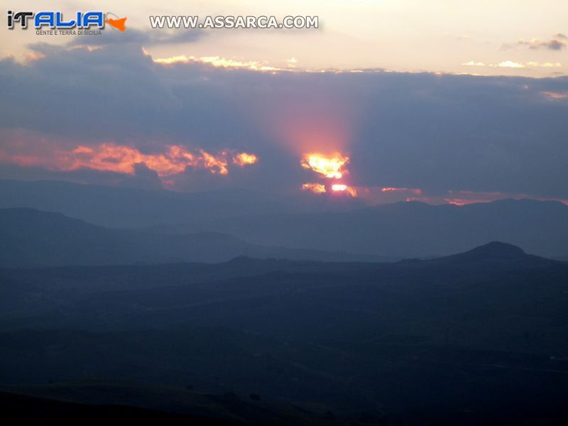 Tramonto fra le nuvole