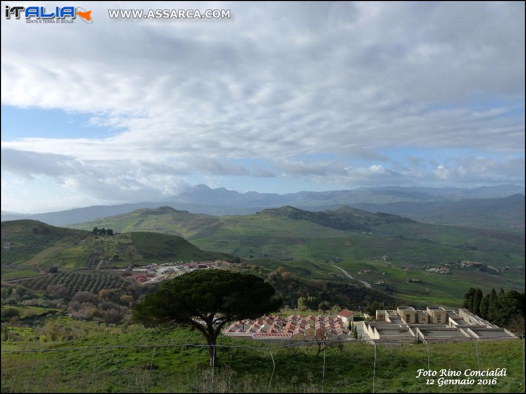 Panorama dall`alto del paese.