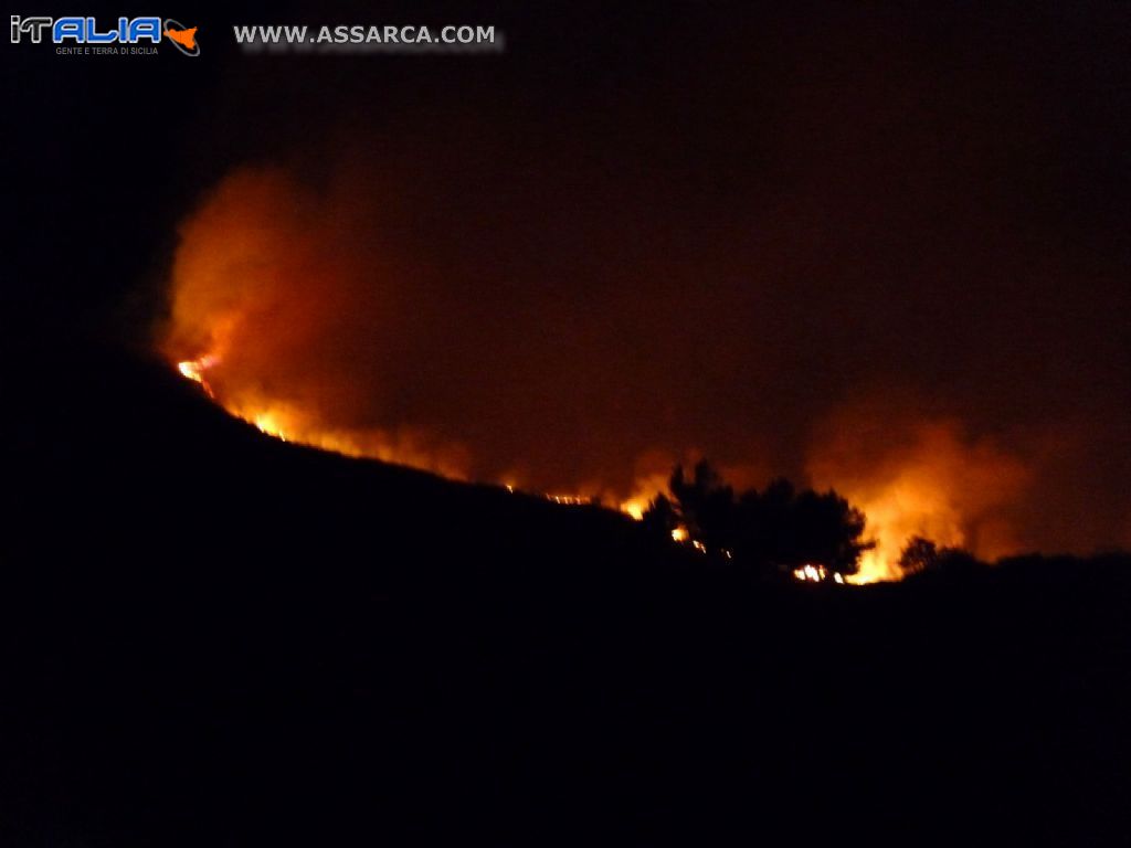 Piromani all`attacco......Incendio in contrada Barbarà