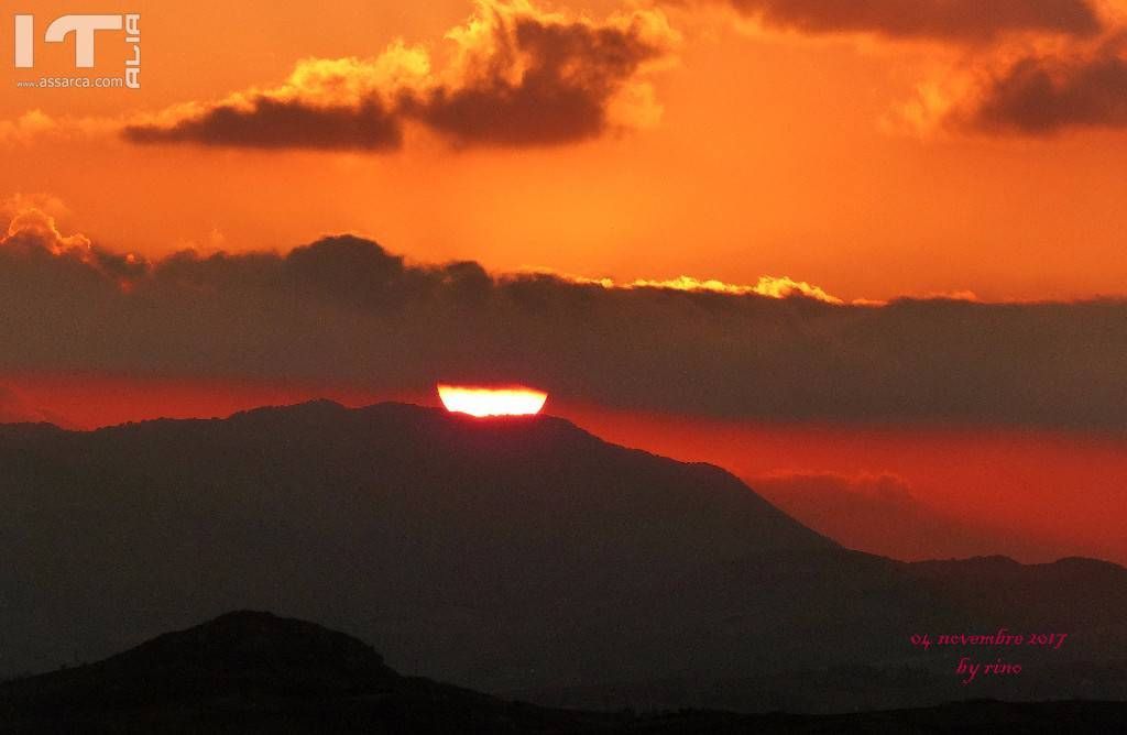 Il Sole va a nascondersi.