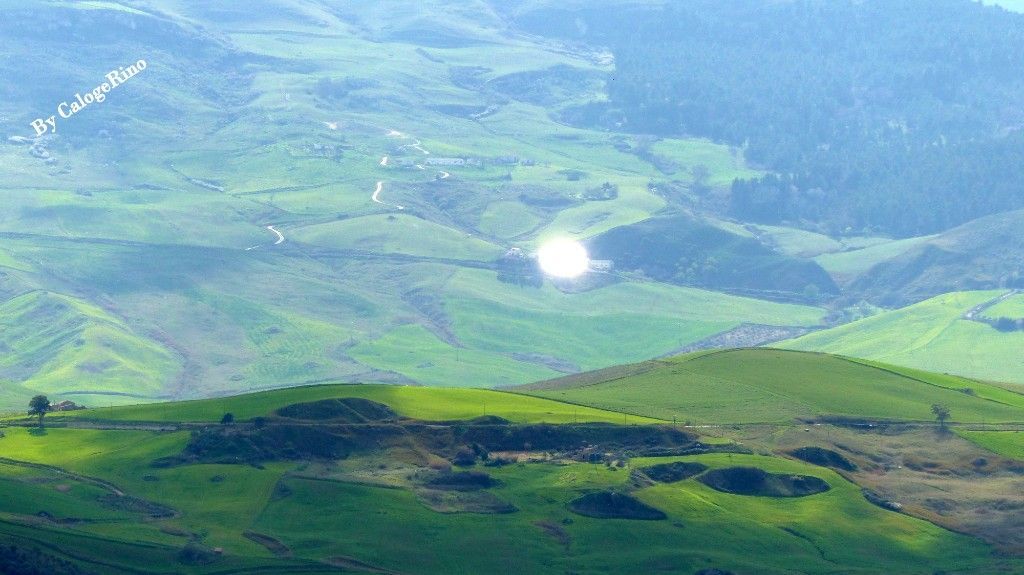 Il sole che si rispecchia nel  lago