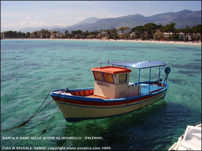 Barca a Mare nelle acque di Mondello - Palermo.