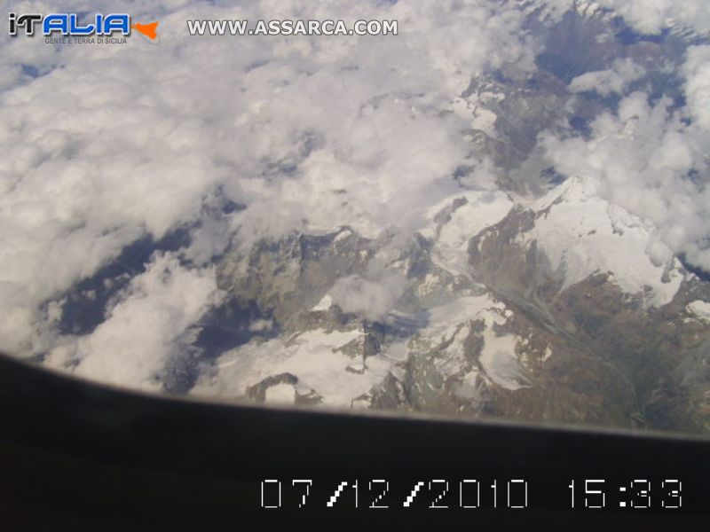 le alpi viste dall`aereo