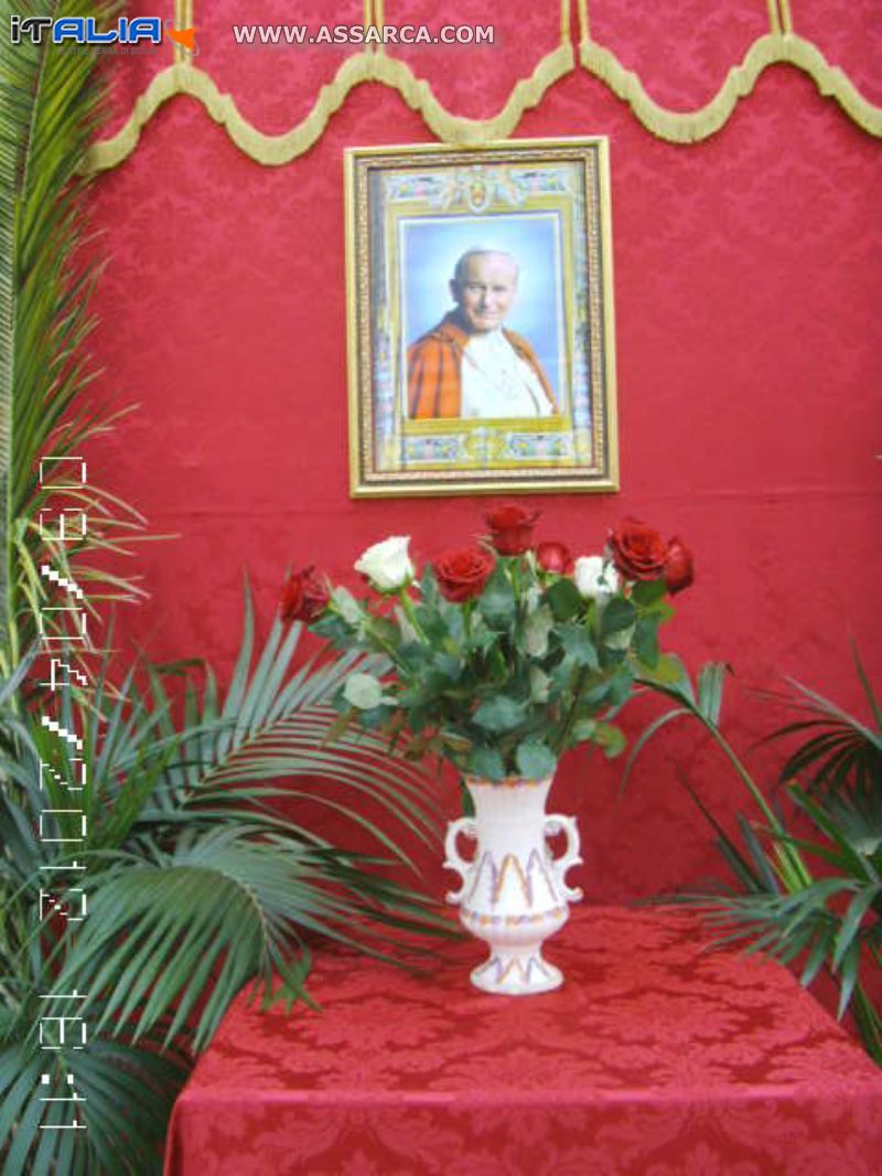 altare dedicato al papa Giovanni Paolo