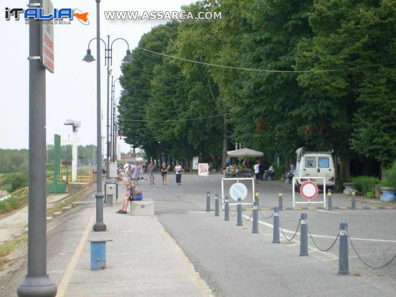 Foto di Brescello R.E  Paese  del famoso film - Don Camillo e Peppone