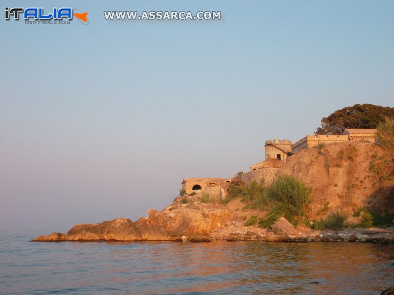 CASTELLO LANZA VISTO DALLA TONNARA