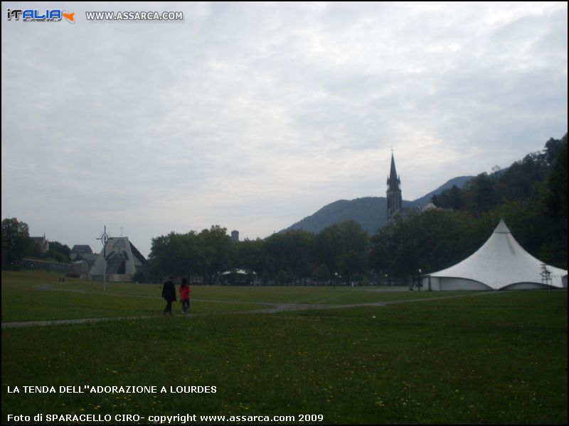 LA TENDA DELL`ADORAZIONE A LOURDES