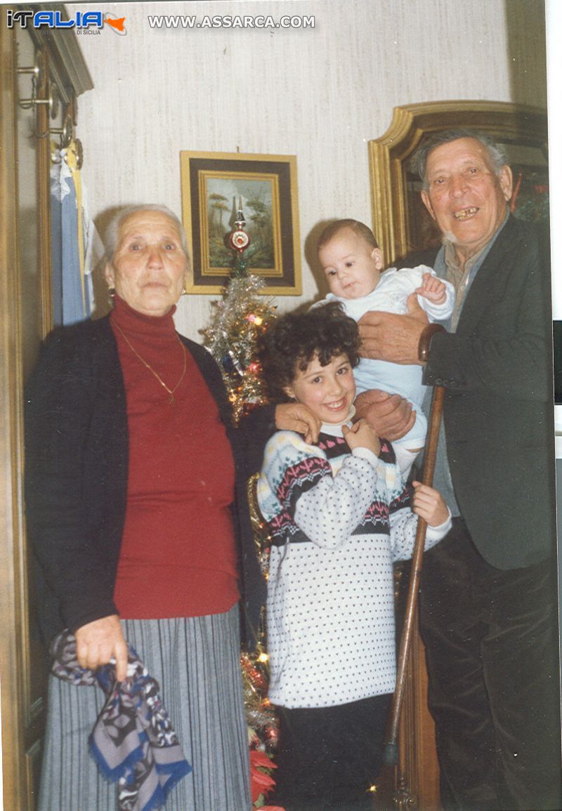 Nonno Vincenzo - Nonna Rosa e i nipoti Cinzia e Ignazio