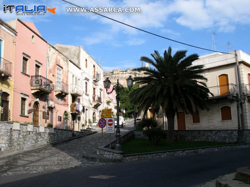 Milazzo - Via S.Domenico.  - Borgo antico.*