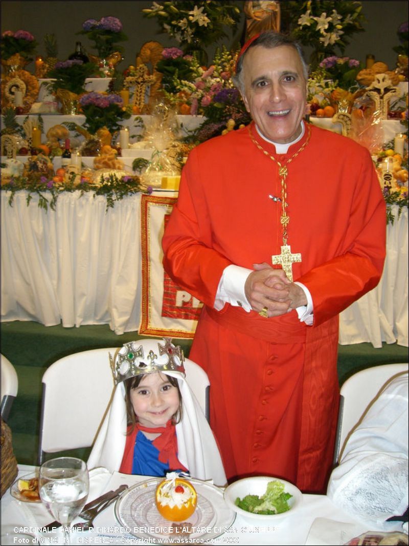 Cardinale Daniel D.DiNardo benedice l`Altare di San Giuseppe
