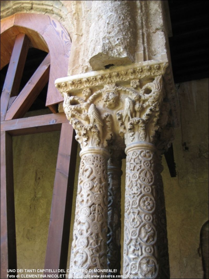 uno dei tanti capitelli del chiostro di monreale!