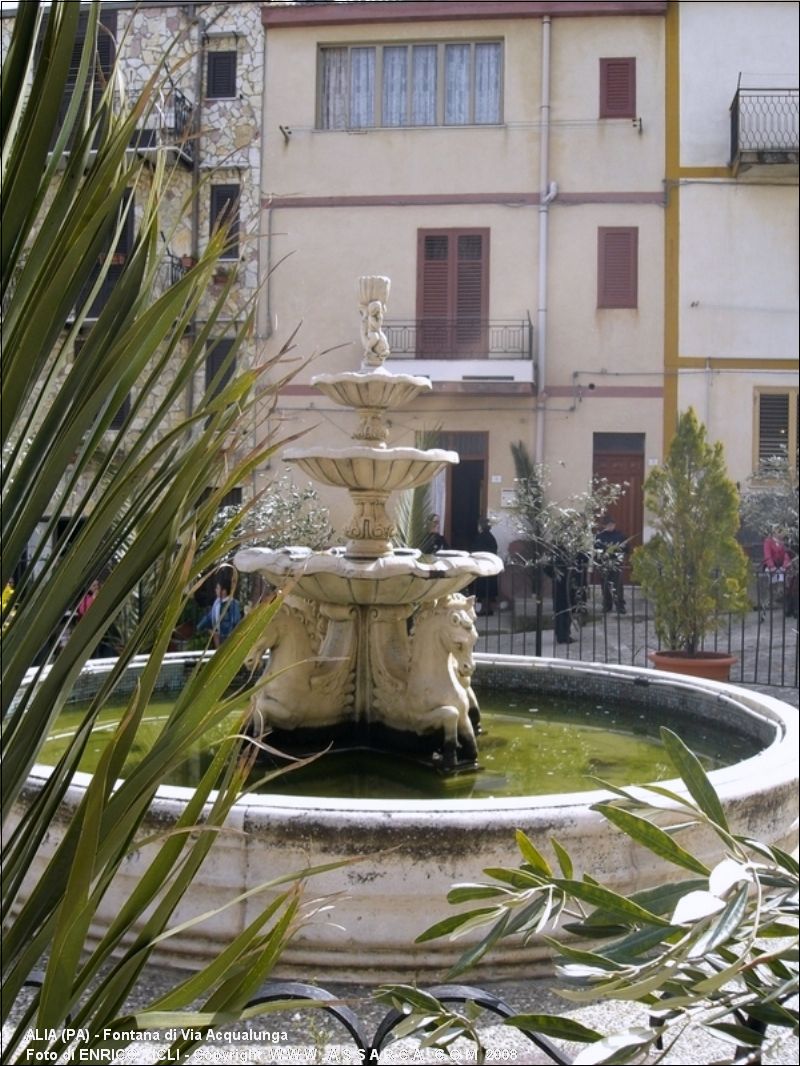 Fontana di Via Acqualunga