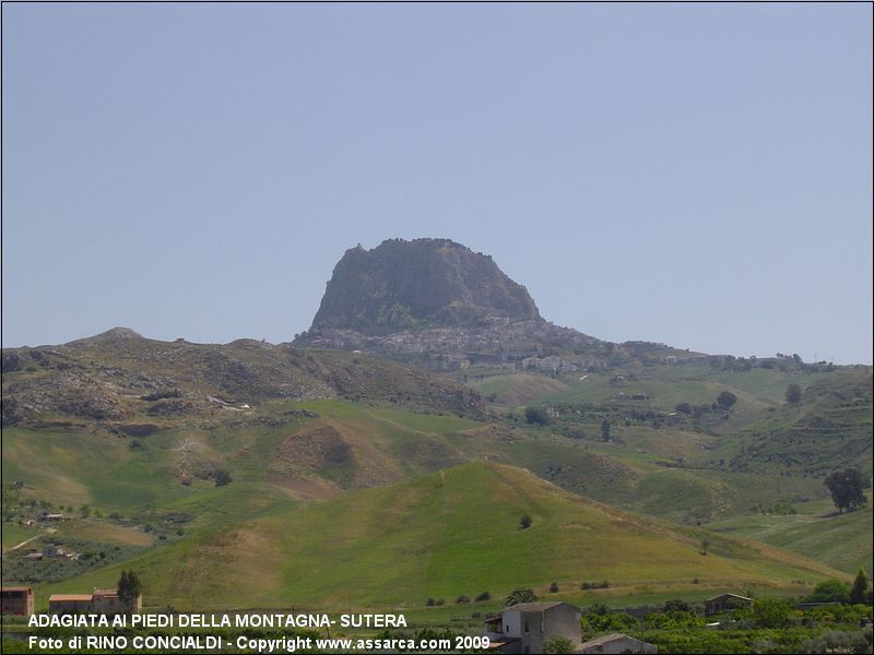 ADAGIATA AI PIEDI DELLA MONTAGNA- SUTERA