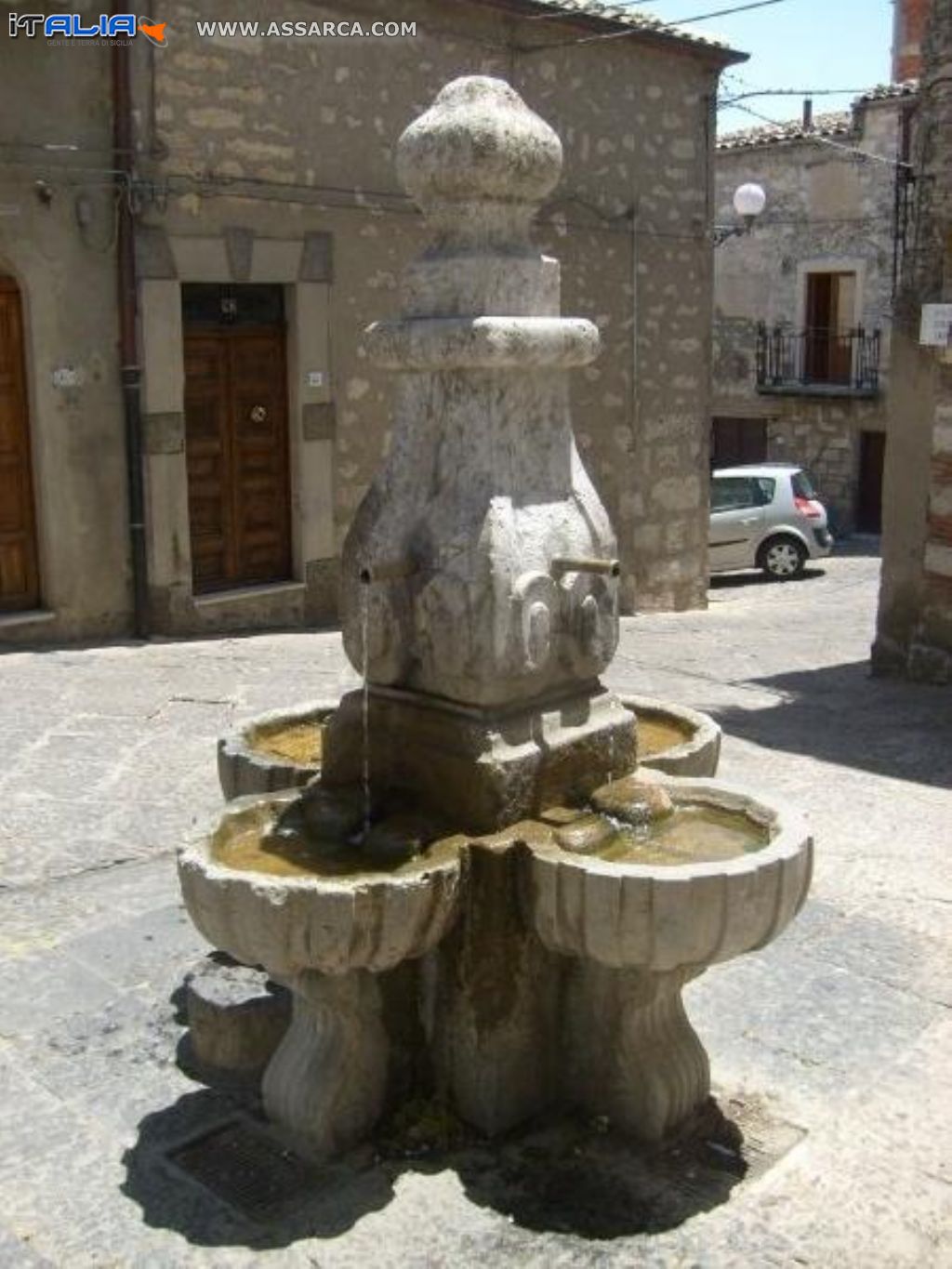 LA  FONTANA QUATTRO  CANNOLI  NUOVAMENTE  IN FUNZIONE