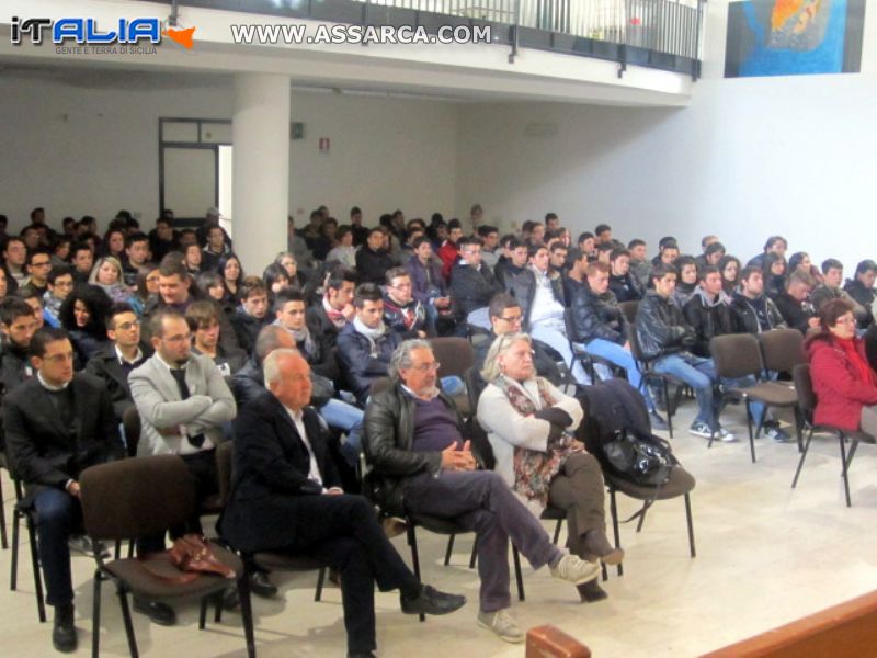 PUBBLICO PRESENTE ALL`INCONTRO