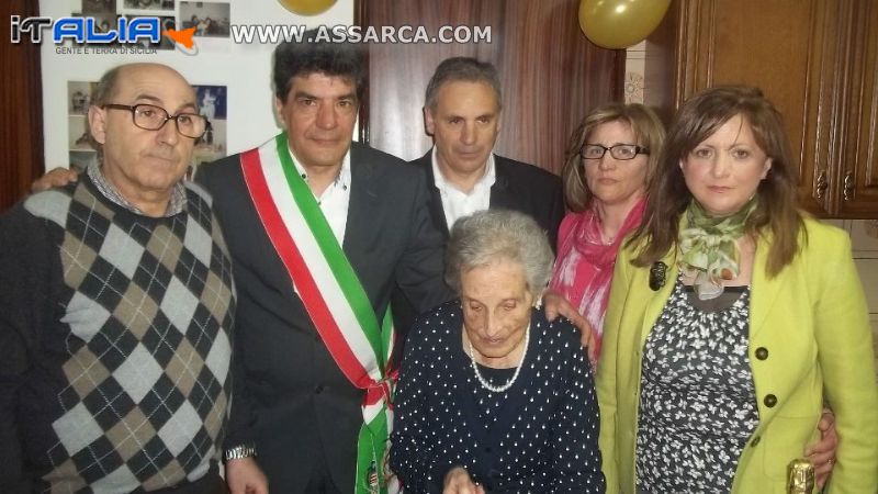 FESTEGGIATI I 100 ANNI DI NONNA MARIA ROSARIA