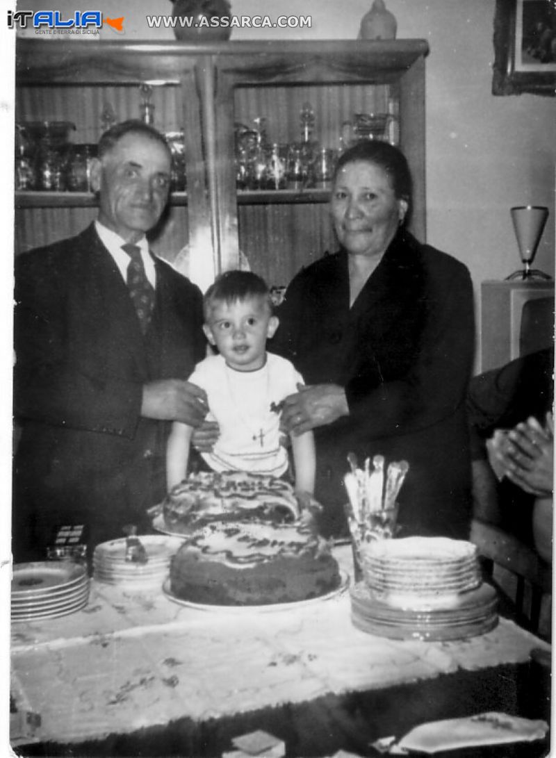 Gioacchino con i nonni paterni