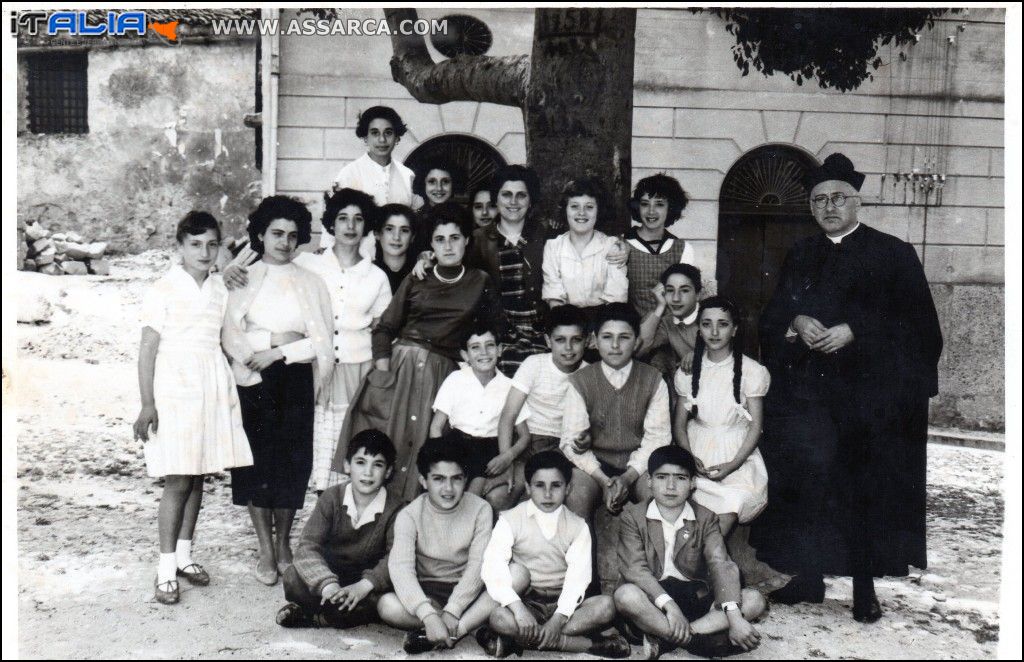 Scuola Media Parificata Cortile Sant`Elia  anno  1960