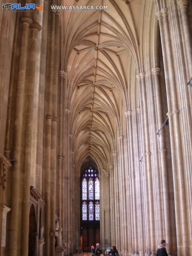 Cattedrale di Canterbury: interno, navata laterale