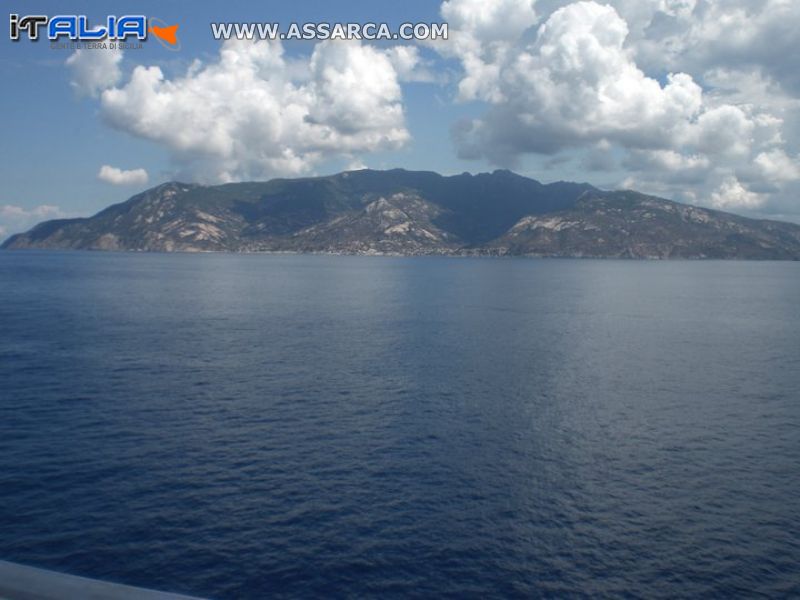 isola della corsica vista dalla nave