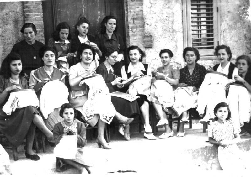 scuola di ricamo 1952 mia mamma