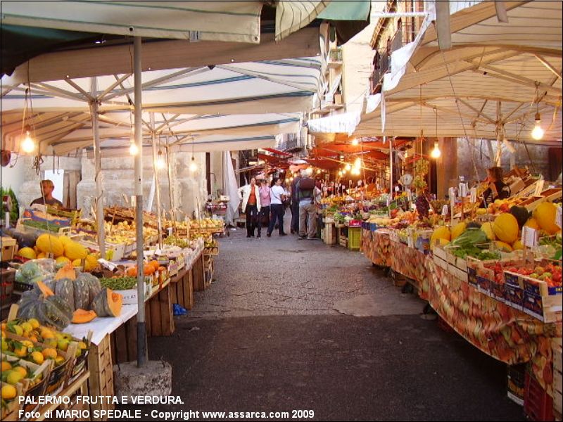 Palermo, frutta e verdura.