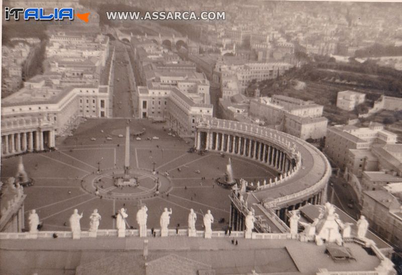 AMMIRANDO PIAZZA S.PIETRO