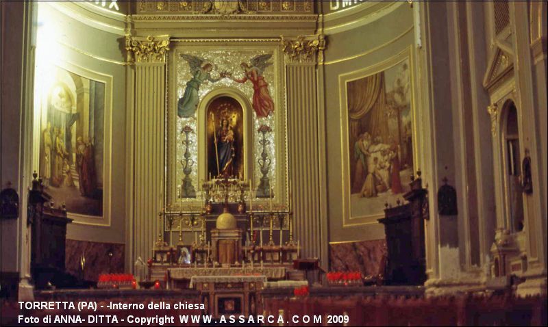 -Interno della chiesa